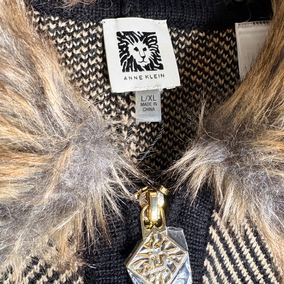 Cape L/XL Anne Klein Size L/XL. New With Tags. - Picture 4 of 9